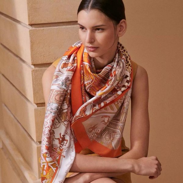 Carré Hermès en cachemire double face de la même couleur