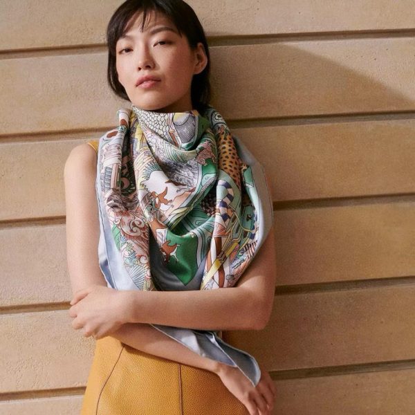 Carré Hermès en cachemire double face de la même couleur