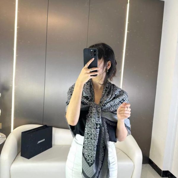 Foulard carré en cachemire Louis Vuitton