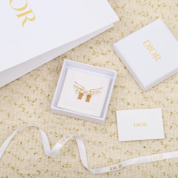 Boucles d'oreilles lettre en perles dégradées Dior