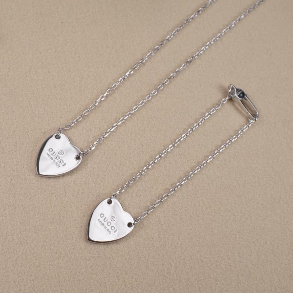 Collier lettre d'amour Gucci