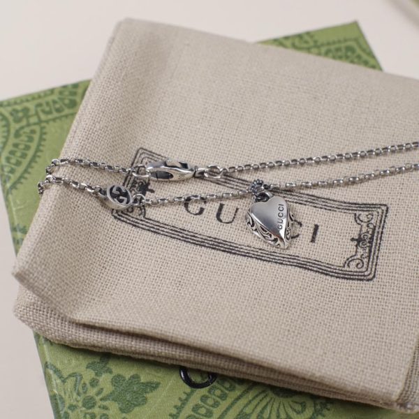Bracelet en argent vintage avec pendentif double g love Gucci