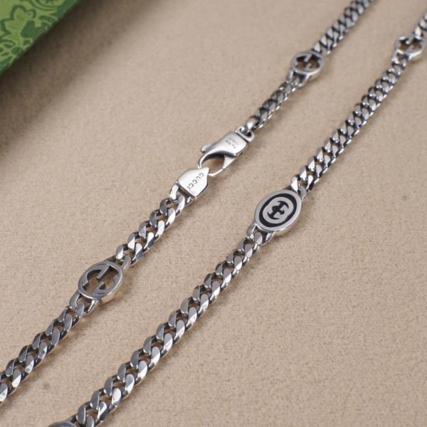 Collier noir entrelacé double g Gucci