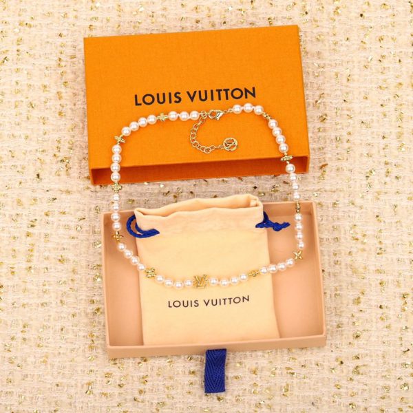 Collier de perles fleur en or vert LV