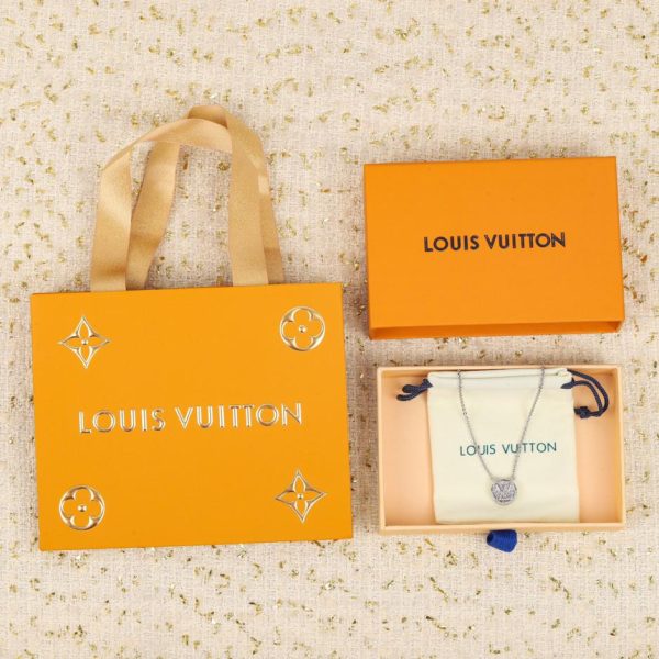 LV nouveau collier
