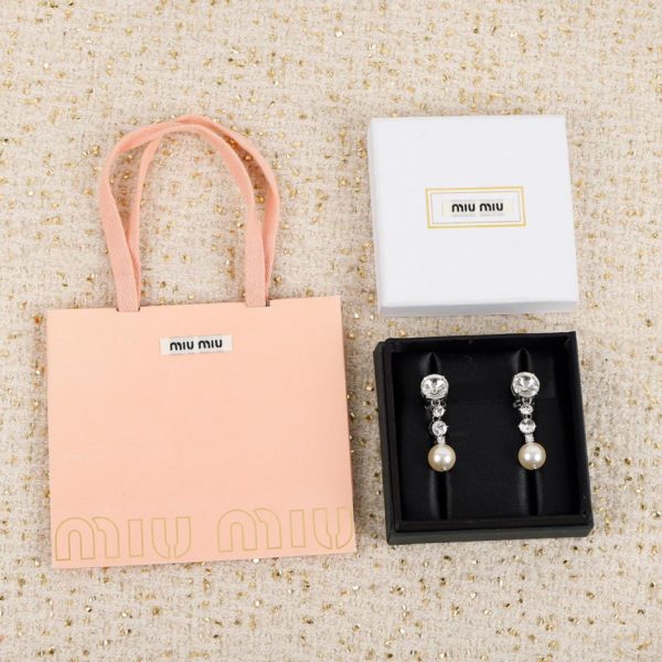 Style clip d'oreille Miu Miu