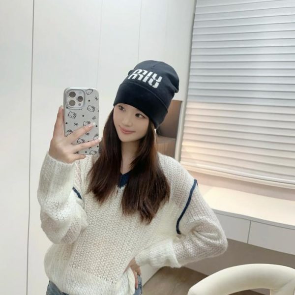 Le dernier bonnet tricoté en laine de MiuMiu, unisexe