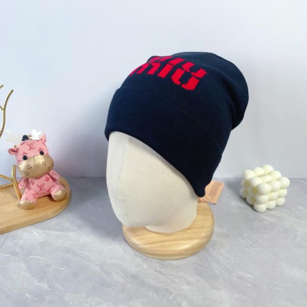 Le dernier bonnet tricoté en laine de MiuMiu, unisexe