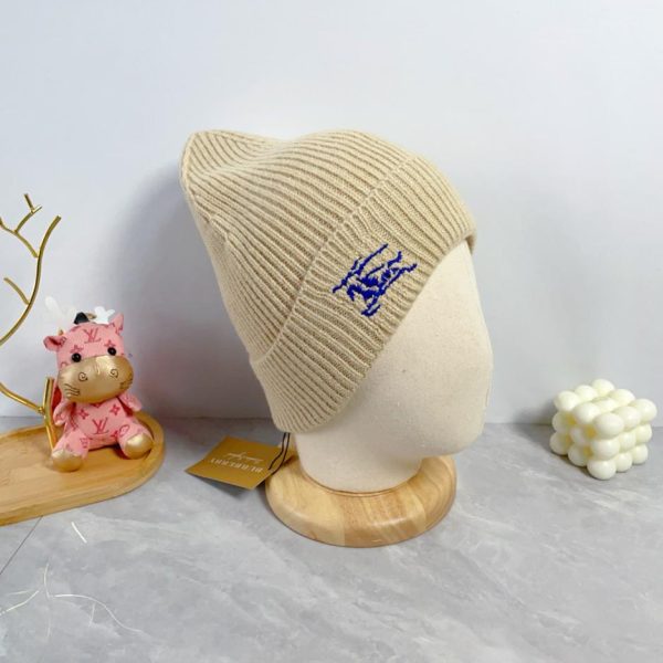 Bonnet tricoté Burberry en matière cachemire, même style pour hommes et femmes