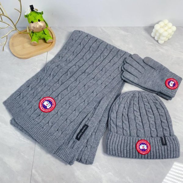 CANADA GOOSE [Écharpe, Bonnet et Gants Boules de Poils] Ensemble Trois Pièces