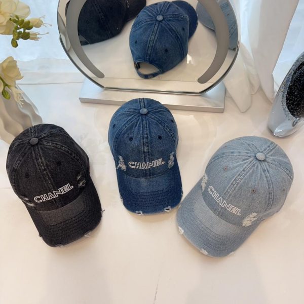 Casquette de baseball neuve en jean Chanel