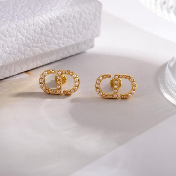 Boucles d'oreilles nouvelle lettre Dior (4A6A)