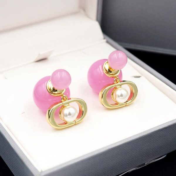 Les nouvelles boucles d'oreilles couleur gelée Tribales de Dior (D34C)