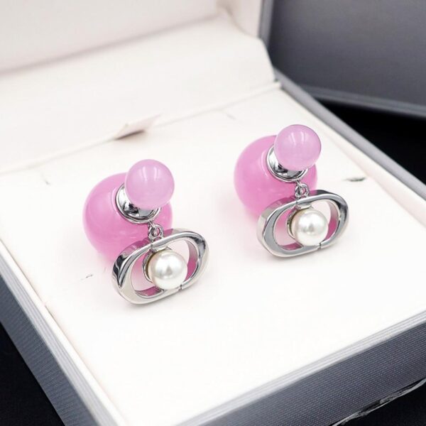 Les nouvelles boucles d'oreilles couleur gelée Tribales de Dior (E2C0)