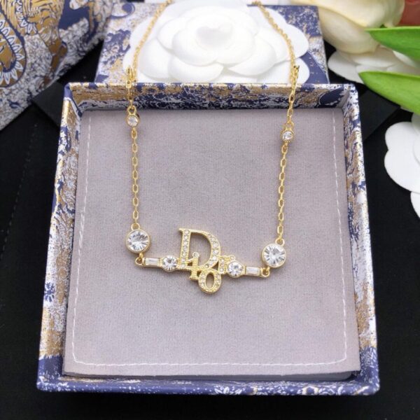 Le nouveau collier lettre JADIOR de Dior est recommandé (4951)
