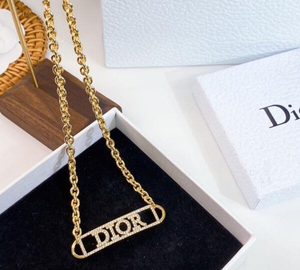 Collier lettre Dior plein de diamants (80FF)