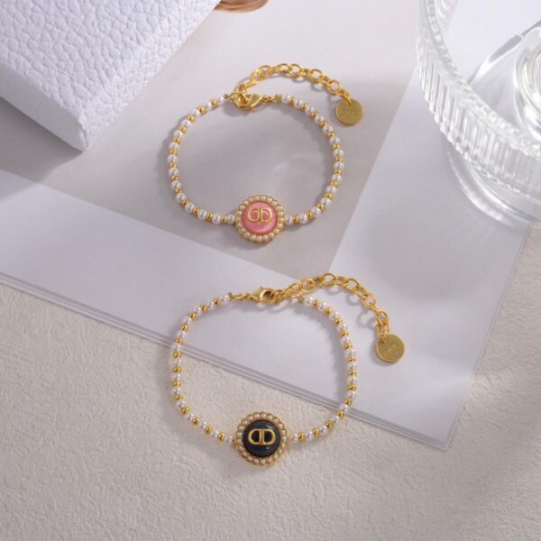 Bracelet de perles CD nouvelle lettre Dior (2C62)
