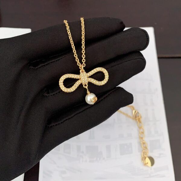 Le dernier collier nœud en diamants de Dior (7546)