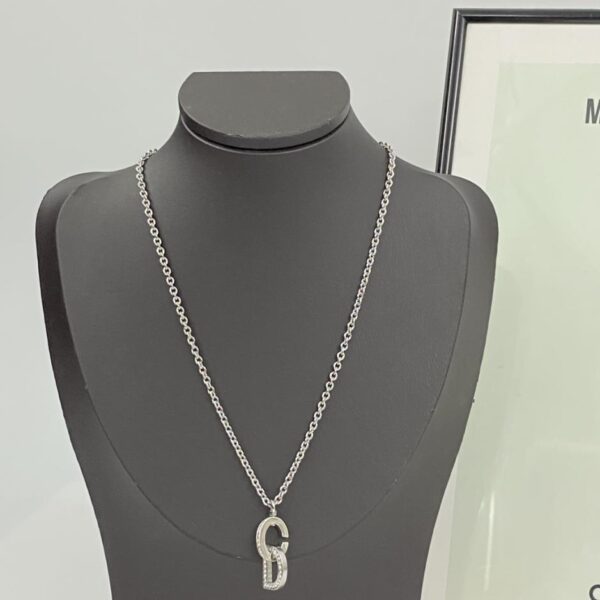 Collier DIOR collier lettre tridimensionnelle strass (10B1)