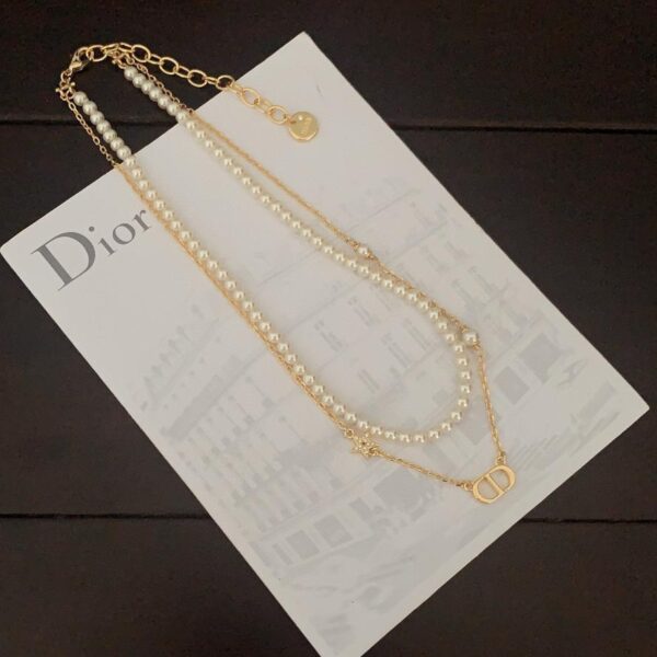 Le dernier collier double couche de perles de Dior (5698)