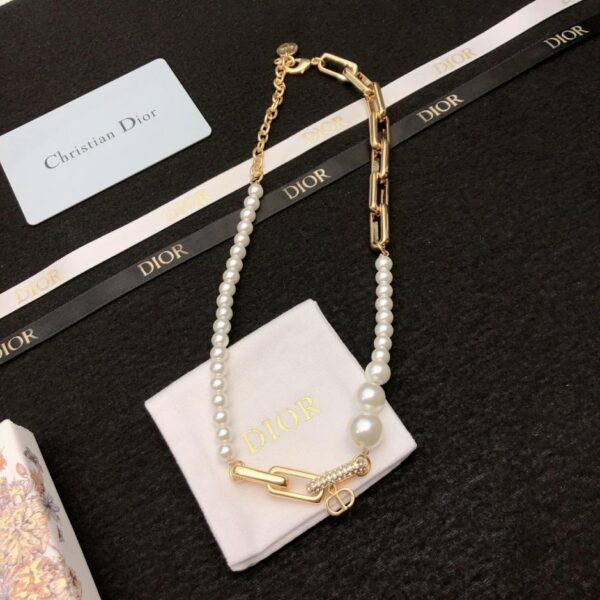 Collier Dior neuf(1020)