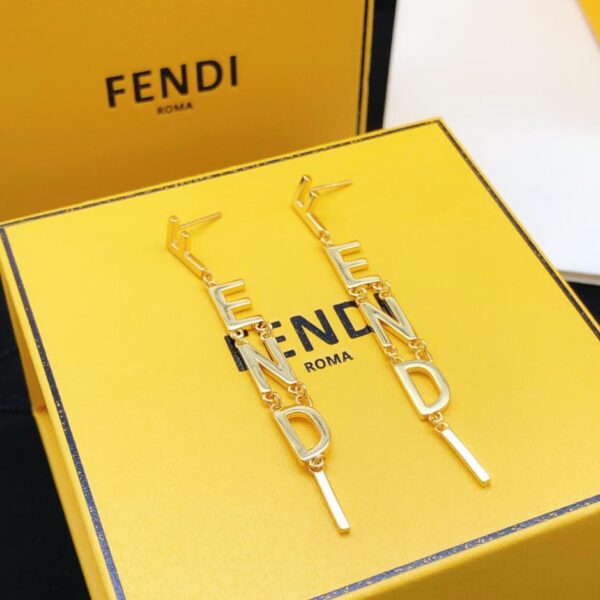 Fendi boucles d'oreilles lettre à pampilles (5D21)
