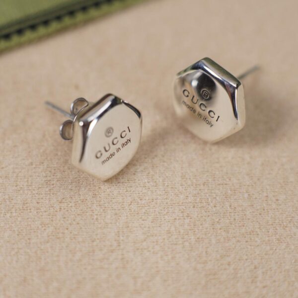 [Argent sterling 925 intégral] Boucles d'oreilles brillantes avec lettre hexagonale Gucci Série Trademark, même style pour hommes et femmes (9C5C)