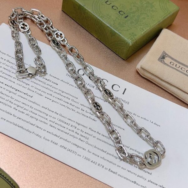 Le dernier collier de Gucci série Anger Forest modèle classique double G (CE54)