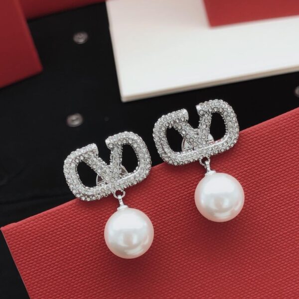 Valentino boucles d'oreilles diamant en argent en forme de V avec perles pendantes (3545)