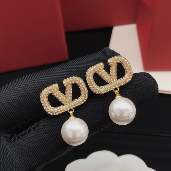 Boucles d'oreilles diamant en forme de V Valentino avec perles pendantes (5A9B)