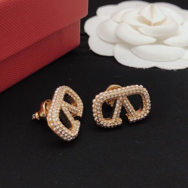 Boucles d'oreilles en forme de V Valentino avec diamants et perles de riz (A88A)