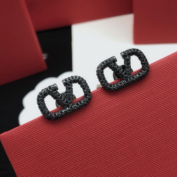 Boucles d'oreilles diamant en forme de V Valentino avec diamants noirs (6F60)
