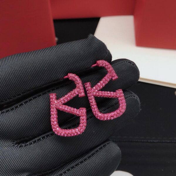 Le dernier diamant violet en forme de V de Valentino (E02D)