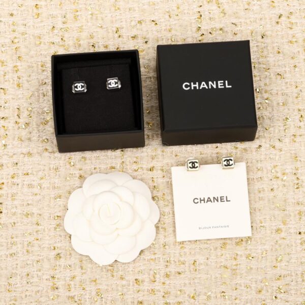 Boucles d'oreilles en forme de morceau de sucre Chanel