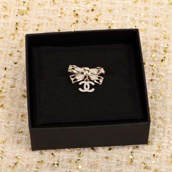 Chanel noeud creux suspendu c petite broche