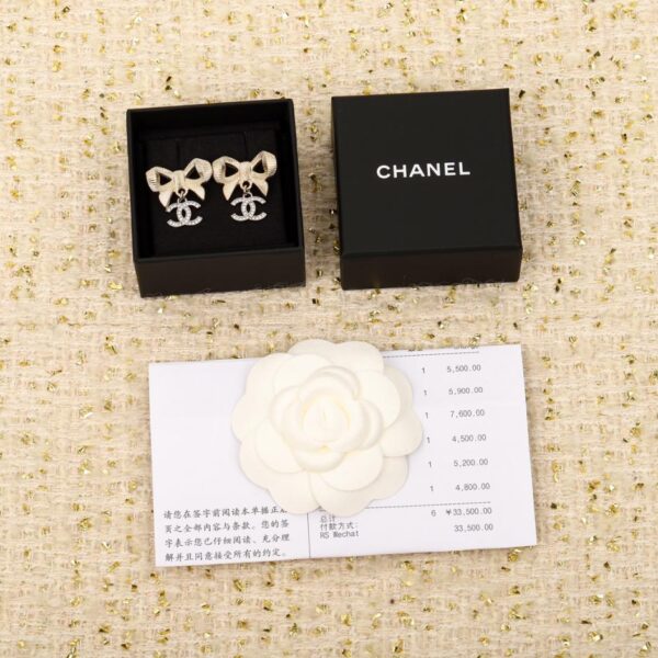 Boucles d'oreilles clous double C à nœud Chanel
