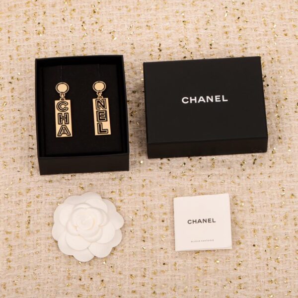 Boucles d'oreilles goutte à lettre Chanel