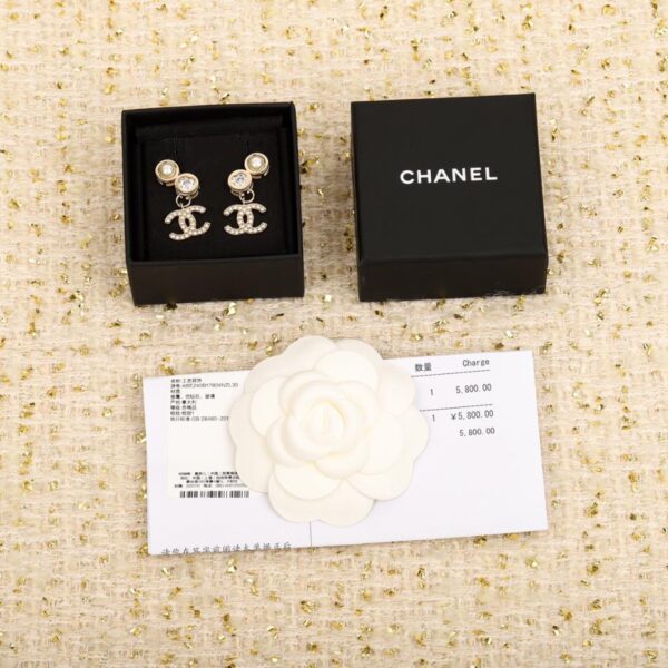Chanel nouvelles boucles d'oreilles
