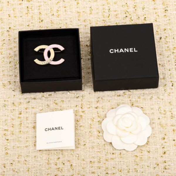 Crochet doré Chanel et broche double c rose