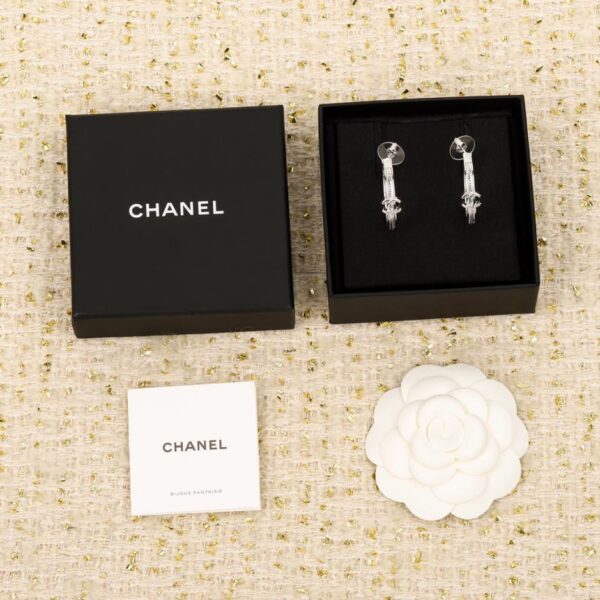 Boucles d'oreilles à tige double C en os de serpent demi-cercle Chanel