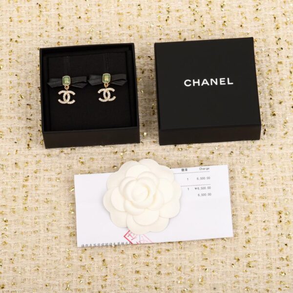 Boucles d'oreilles clous en cuir à nœud Chanel