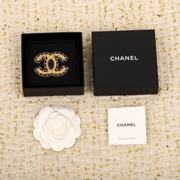 Broche en cuir losange Chanel