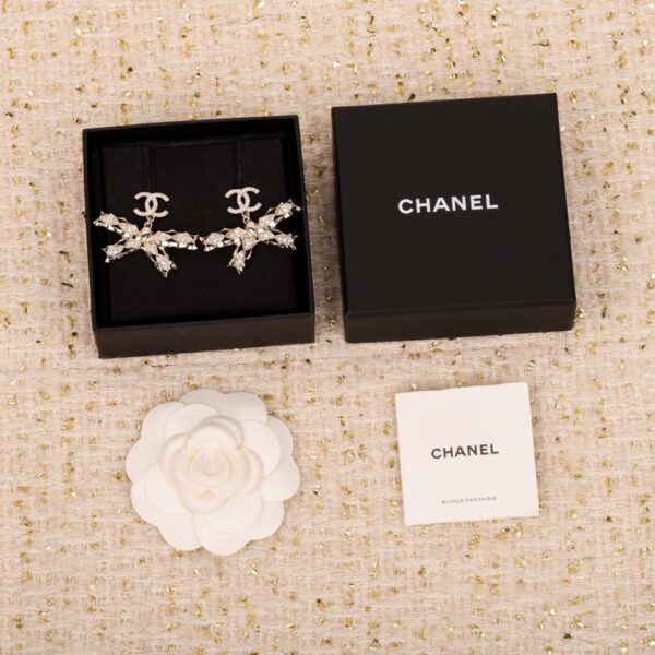 Boucles d'oreilles clous double C à nœud Chanel