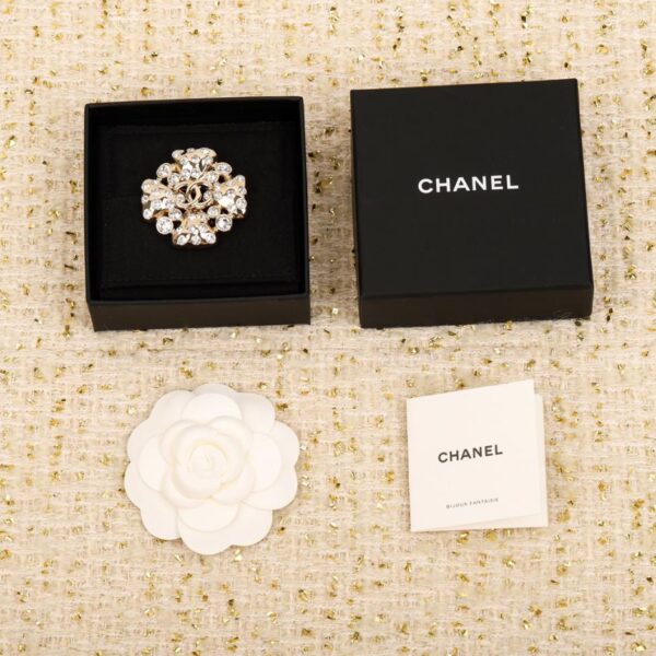 Broche C creuse trèfle à quatre feuilles Chanel