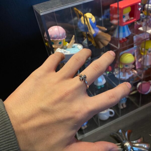 Bague bande de fleurs avec croix Chrome Hearts