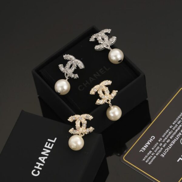 Boucles d'oreilles perles Chanel (61DB)