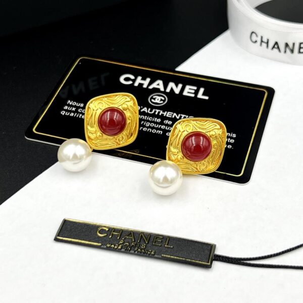 Boucles d'oreilles Chanel Ankara en perles d'onyx rouge (C6D6)