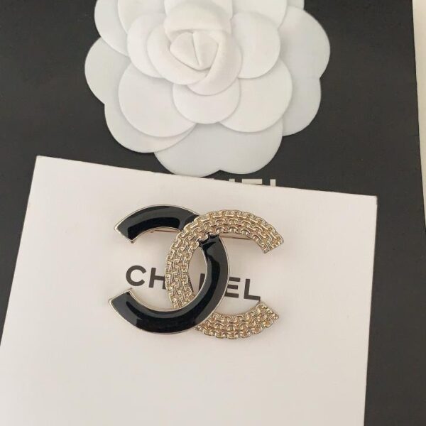 Chanel dernière broche cc (C486)