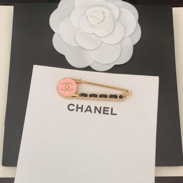Dernière broche Chanel (5FCB)