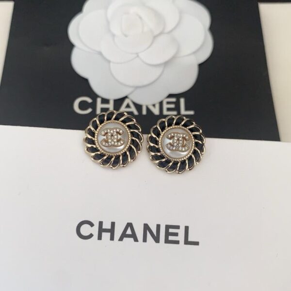Chanel dernières boucles d'oreilles rondes cc (23C2)